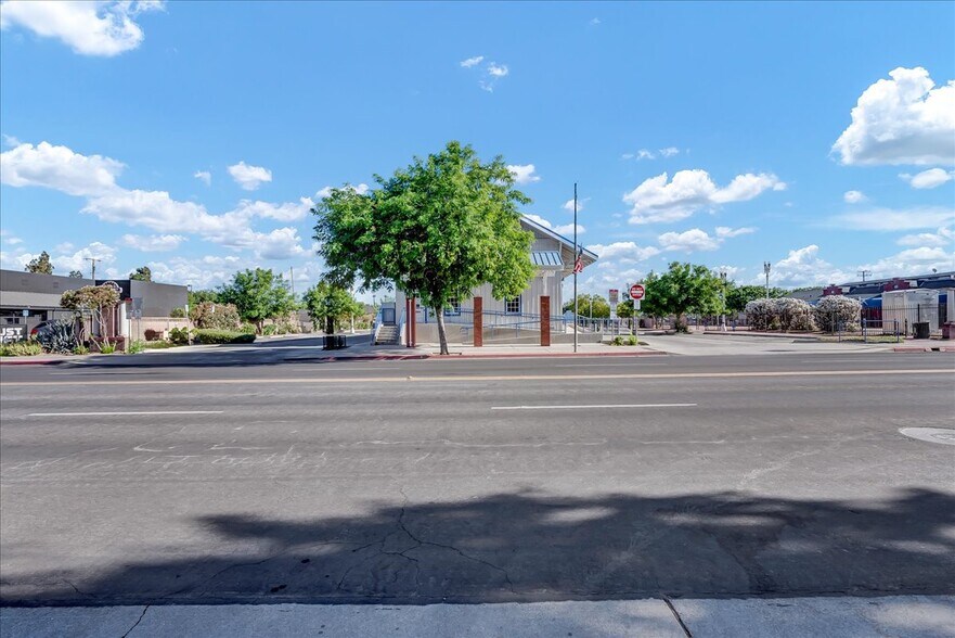 More Photos Of 504 W 7th St, Hanford Freestanding For Sale