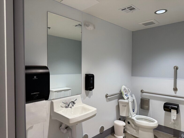 More Photos Of 604 W Warner Rd, Chandler Medical For Sale
