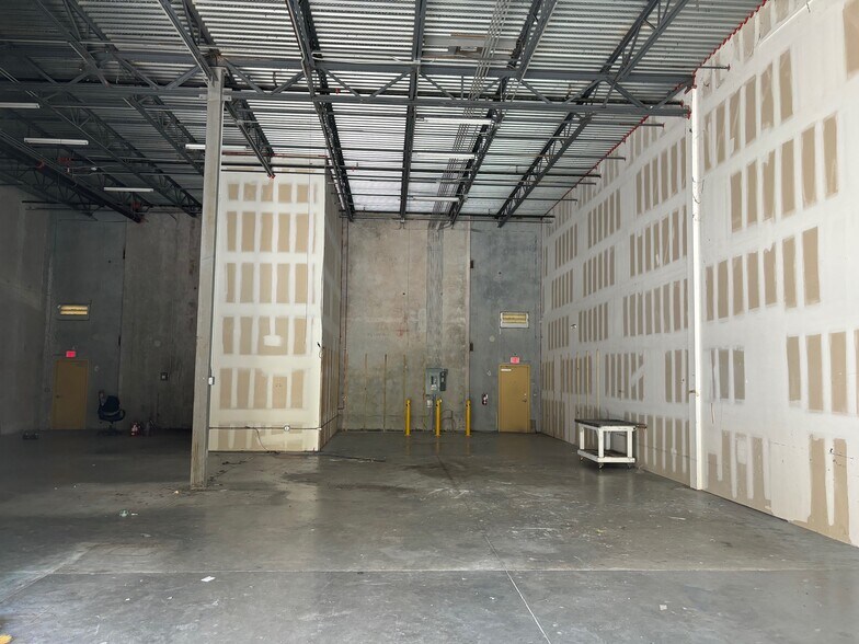 More Photos Of 10376 W State Road 84, Davie Warehouse For Lease