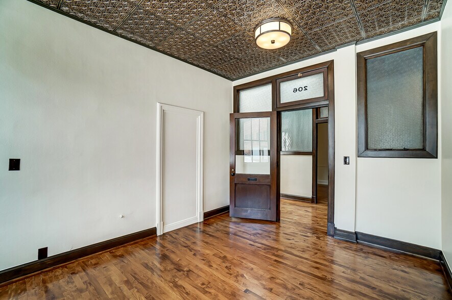 More Photos Of 9-11 N 3rd St, Newark Office For Lease