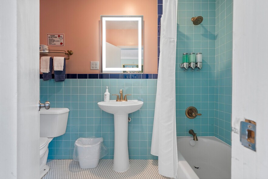 More Photos Of 741 Park Ave, Hot Springs Hotel For Sale