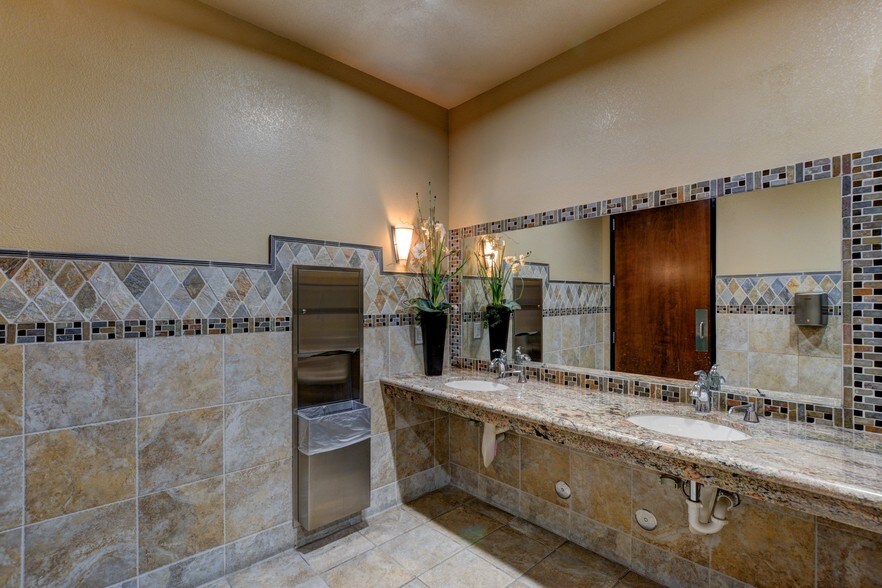 More Photos Of 8905 W Post Rd, Las Vegas Office For Lease