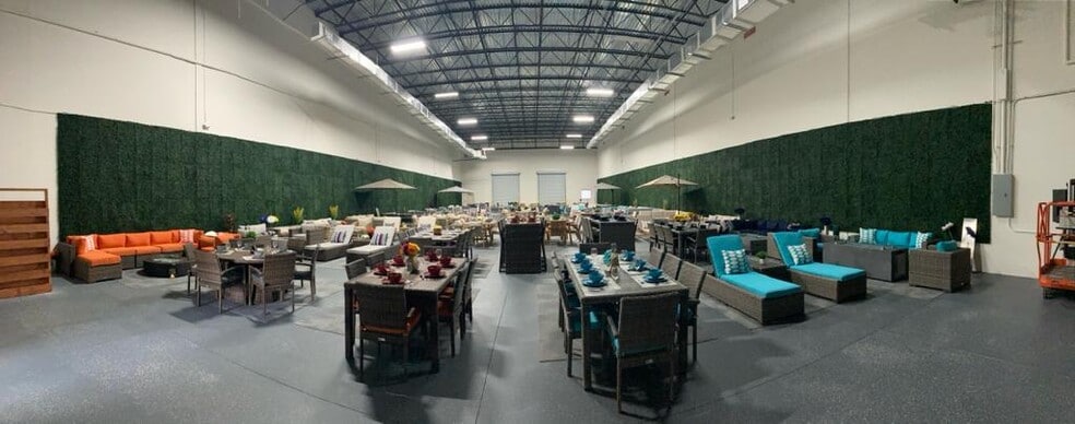 More Photos Of 8123 S Orange Ave, Orlando Industrial For Lease