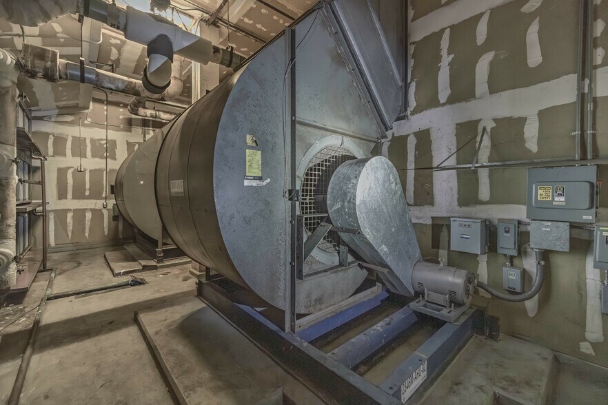 More Photos Of 7 S Tunnel Rd, Asheville Department Store For Sale