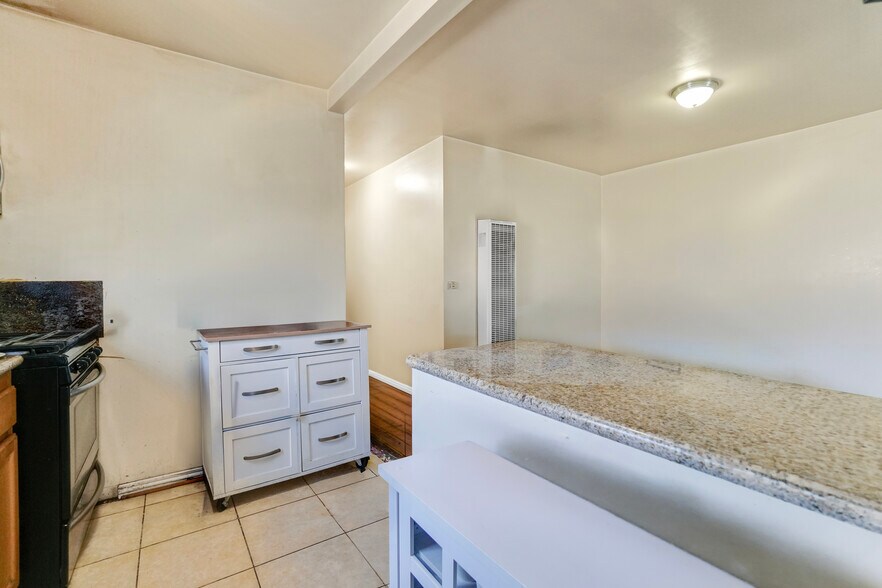 More Photos Of 11850 Hawthorne Blvd, Hawthorne Storefront Retail Residential For Sale