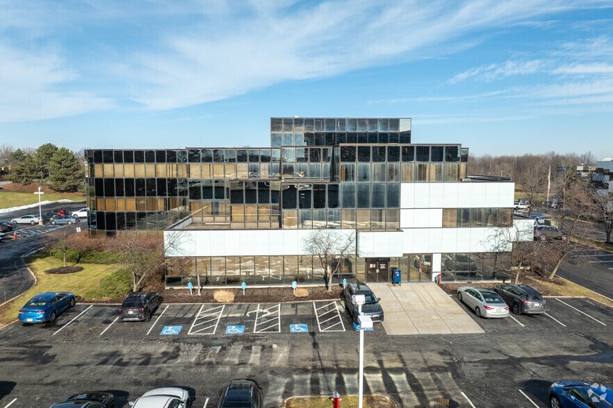 More Photos Of 25700 Science Park Dr, Beachwood Office For Lease