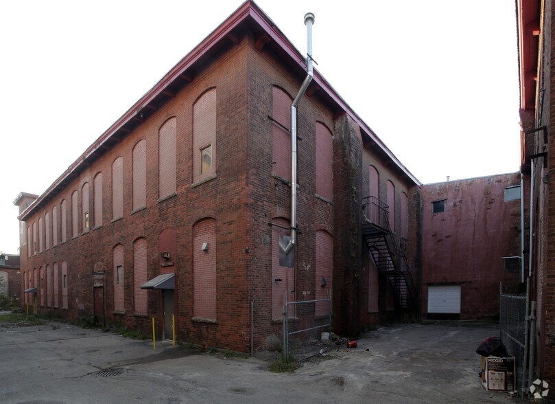 More Photos Of 7 Dunnell Ln, Pawtucket Warehouse For Lease