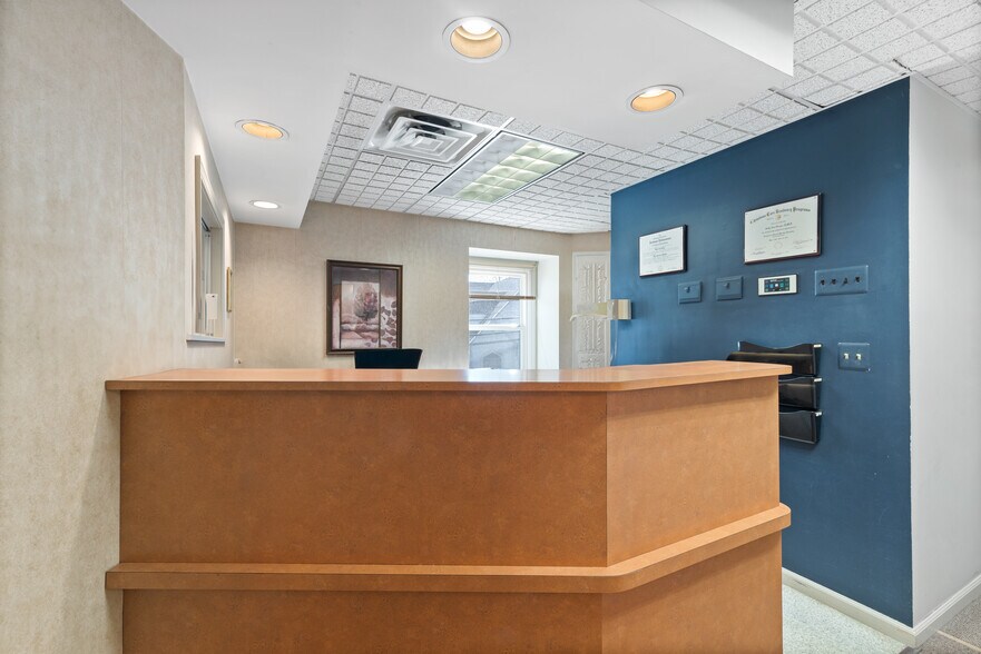 More Photos Of 9 Leonardville Rd, Middletown Medical For Lease
