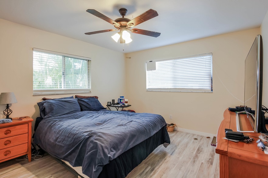 More Photos Of 706 SE 13th Ct, Cape Coral Apartments For Sale
