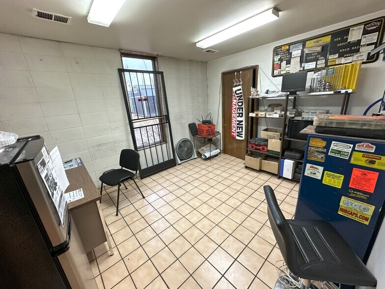 More Photos Of 1983 Pawlisch Dr, Rockford Auto Repair For Sale