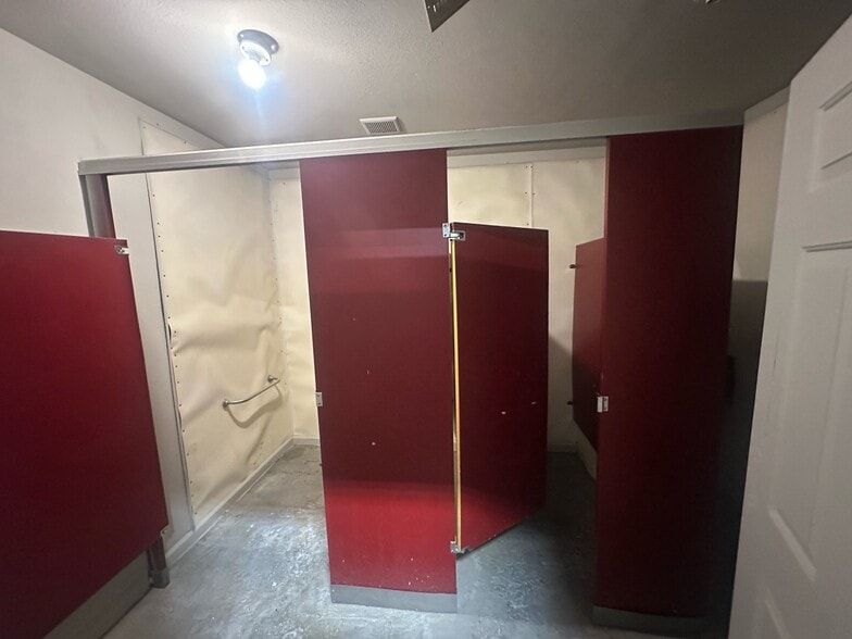 More Photos Of 10126 Jensen Dr, Houston Freestanding For Lease