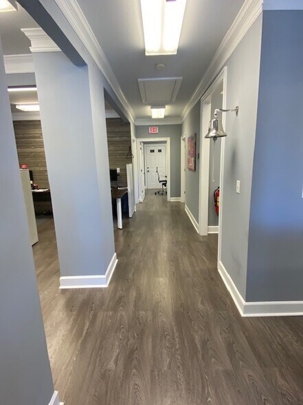 More Photos Of 5480 McGinnis Village Pl, Alpharetta Office For Sale