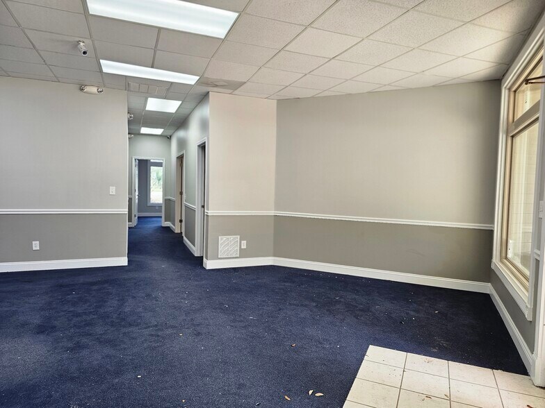 More Photos Of 913 Gulf Breeze Pky, Gulf Breeze Storefront Retail Office For Sale