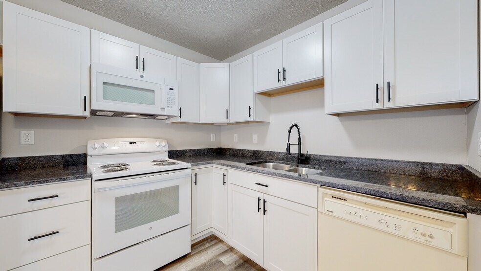 More Photos Of 807-813 37th Ave, Greeley Apartments For Sale