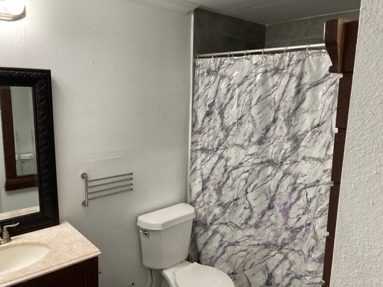More Photos Of 2213 Ellis Dr, Rosharon Warehouse For Sale