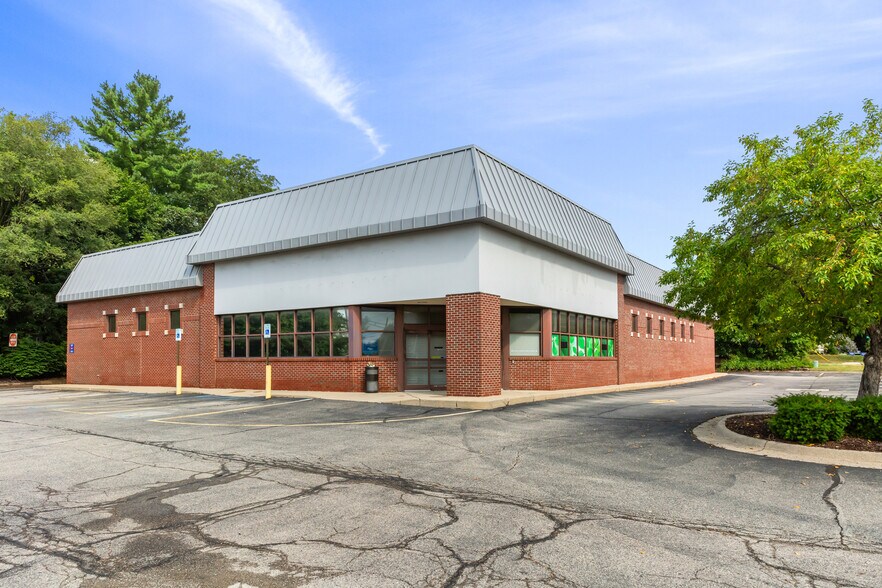 Primary Photo Of 109 N Whittemore St, Saint Johns Drugstore For Sale