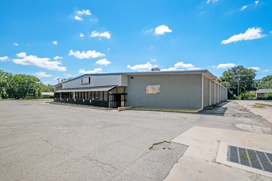 More Photos Of 814 E Cherokee Ave, Sallisaw Religious Facility For Sale