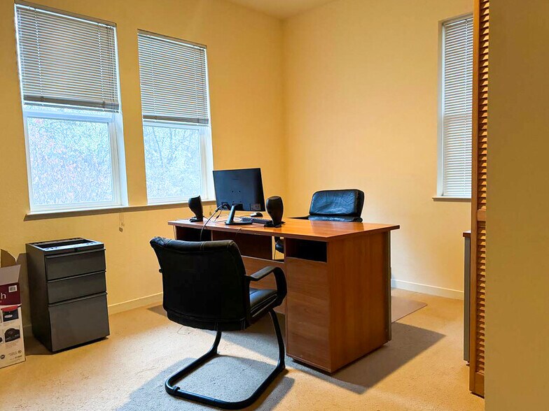More Photos Of 13376 Rue Montaigne, Oregon House Office Residential For Sale