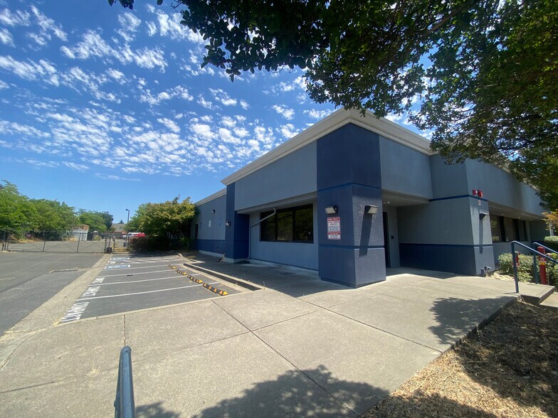 More Photos Of 3242 Airway Dr, Santa Rosa Light Manufacturing For Lease