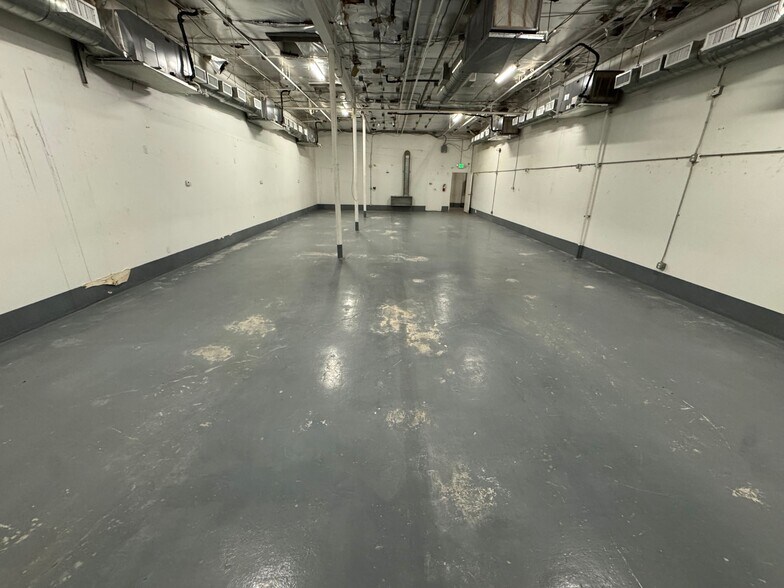 More Photos Of 3535 N Anza Rd, Palm Springs Warehouse For Lease