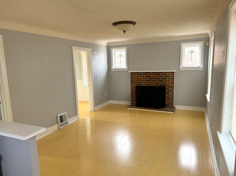 More Photos Of 4142 Crescent Dr, Saint Louis Medical For Sale