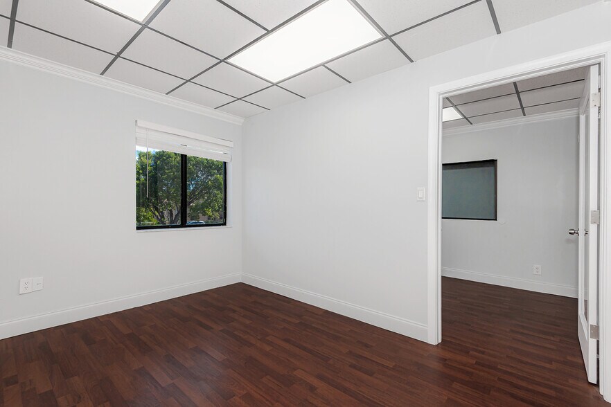 More Photos Of 3650 Coral Ridge Dr, Coral Springs Light Manufacturing For Sale