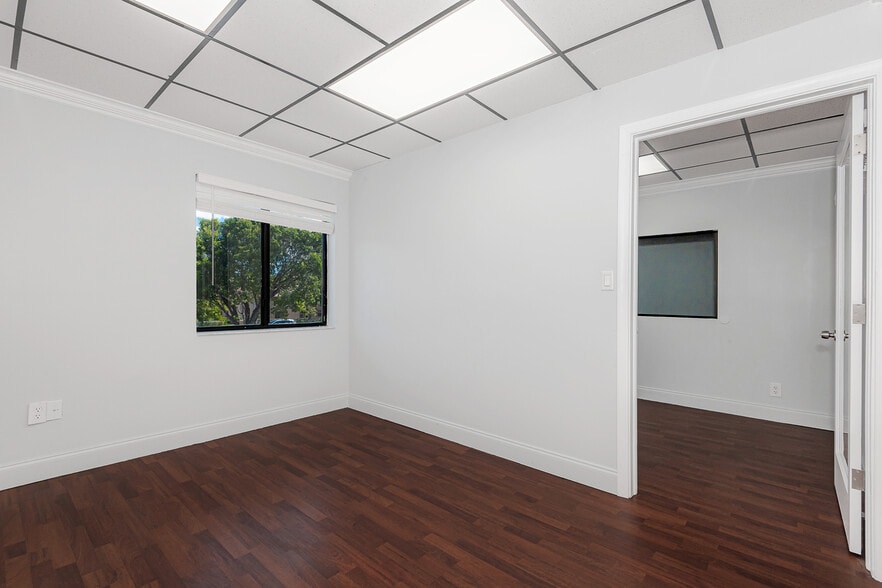 More Photos Of 3650 Coral Ridge Dr, Coral Springs Light Manufacturing For Sale