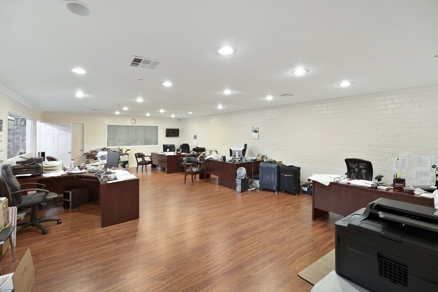 More Photos Of 1668-1680 E 40th St, Los Angeles Manufacturing For Sale