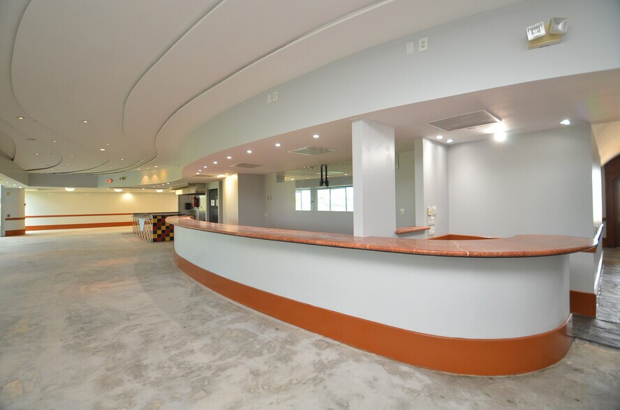More Photos Of 7900 N Sam Houston Pky W, Houston Office For Lease