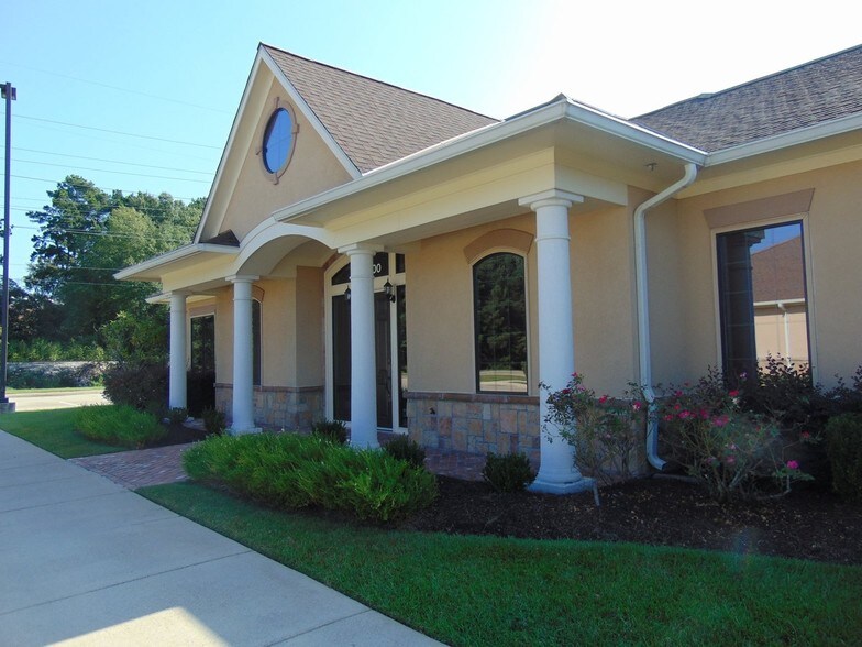 More Photos Of 708 N Ashley Ridge Loop, Shreveport Office For Sale