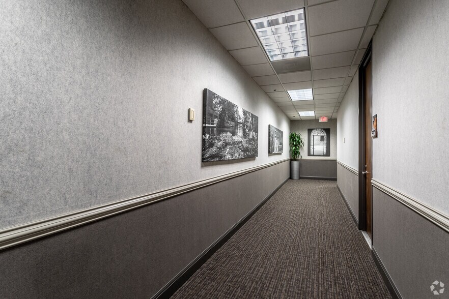 More Photos Of 10100 Reunion Pl, San Antonio Office For Sale