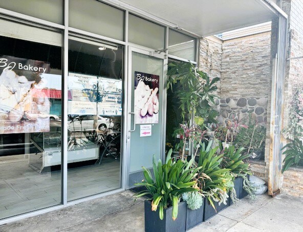 More Photos Of 15072-15082 Weststate St, Westminster Restaurant For Sale