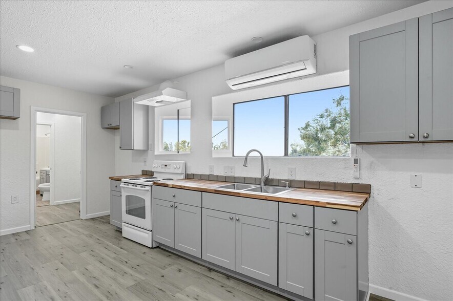 More Photos Of 485 S 8th St, Shandon Industrial For Sale