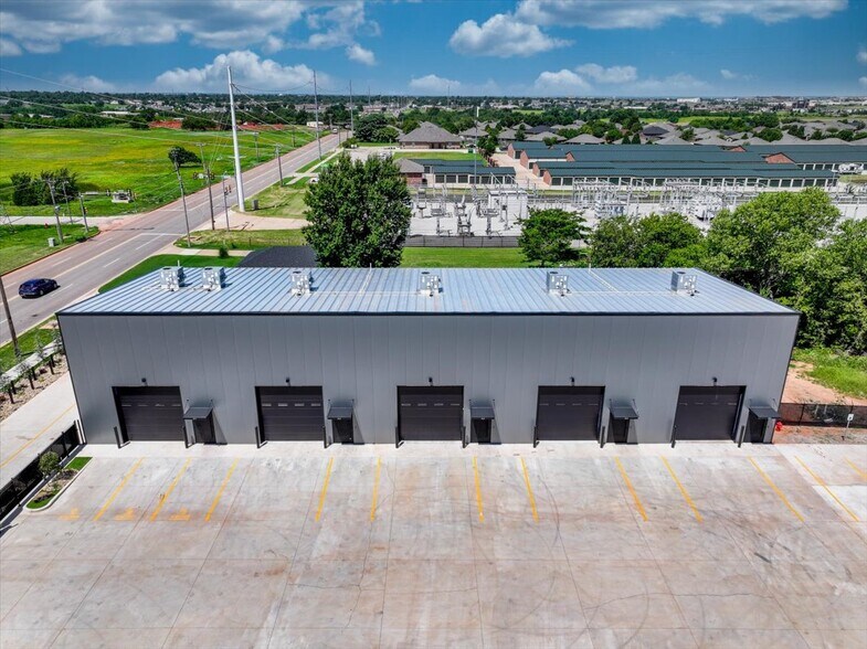 More Photos Of 1229 NW 122nd St, Oklahoma City Light Manufacturing For Lease