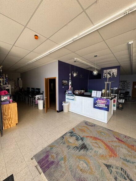 More Photos Of 728 Schelfhout Ln, Kimberly Freestanding For Lease