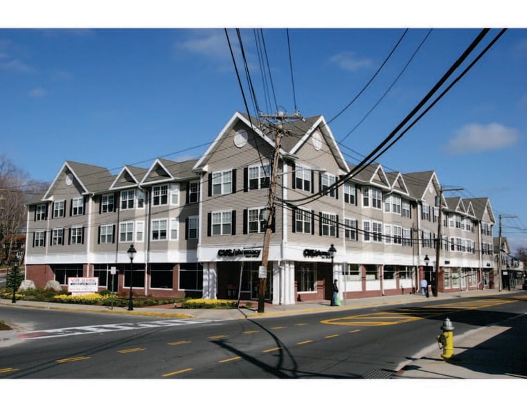 Primary Photo Of 464 Main St, Port Jefferson General Retail For Lease