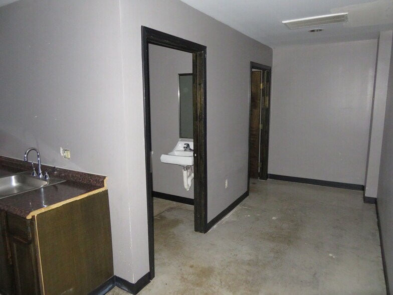 More Photos Of 5213 Brookglen Dr, Houston Light Manufacturing For Lease
