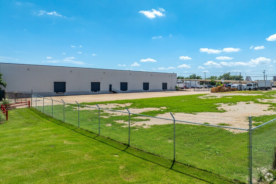 More Photos Of 4520 S Buckner Blvd, Dallas Manufacturing For Lease