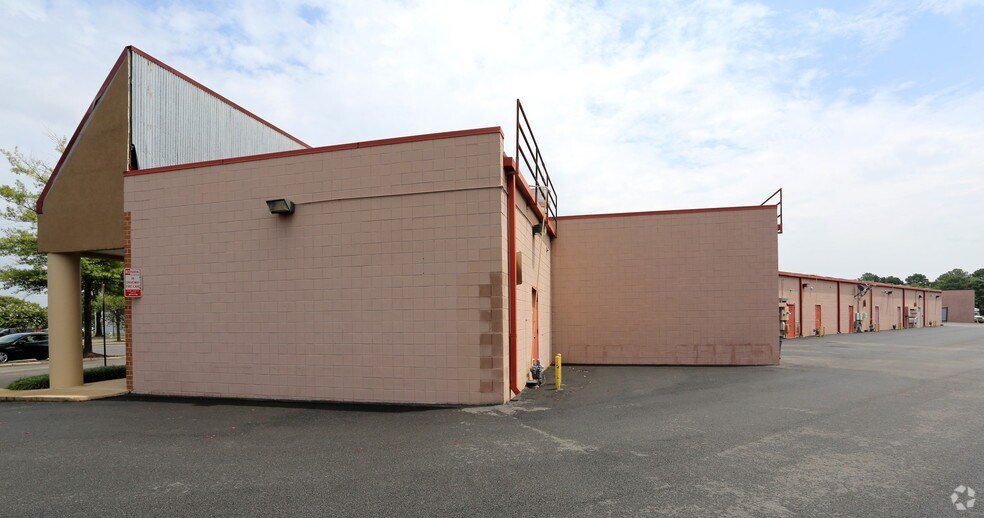 More Photos Of 2901-2949 Williamsburg Rd, Richmond Supermarket For Lease