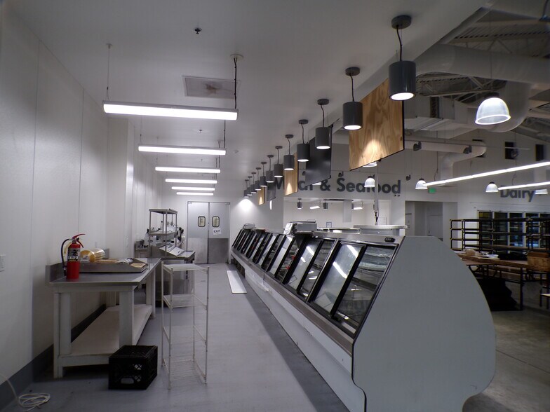 More Photos Of 225 Ellicott St, Buffalo Supermarket For Sale