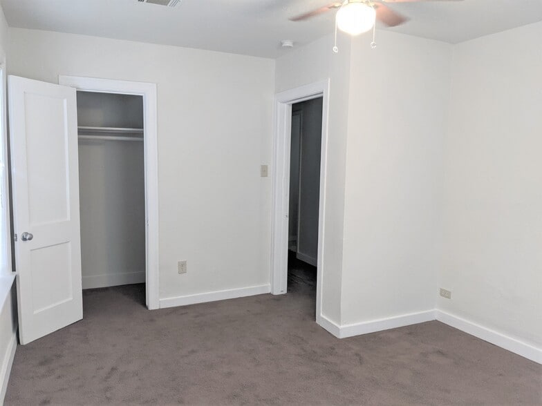 More Photos Of 704 E 22nd St, Houston Apartments For Sale