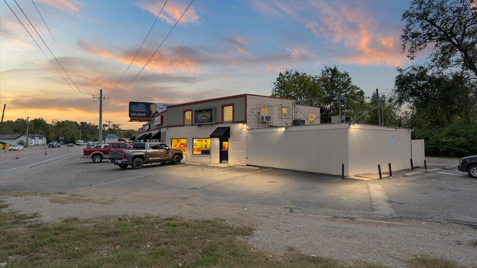 More Photos Of 13101-13109 E Blue Pky, Kansas City Freestanding For Sale