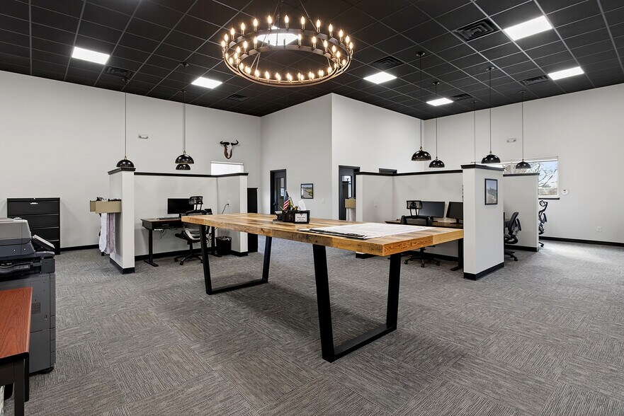 More Photos Of 1031 Parkway Dr, Spring Hill Office For Lease