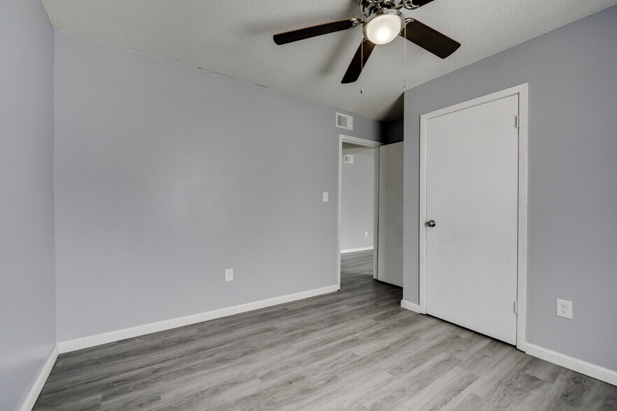 More Photos Of 1906 W Matthews Ave, Jonesboro Apartments For Sale