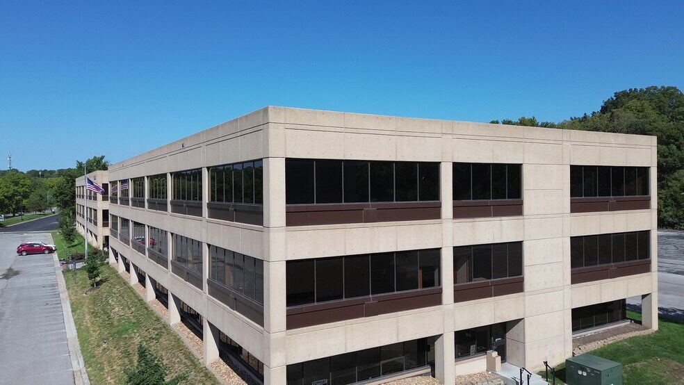 More Photos Of 9233 Ward Pky, Kansas City Office For Sale