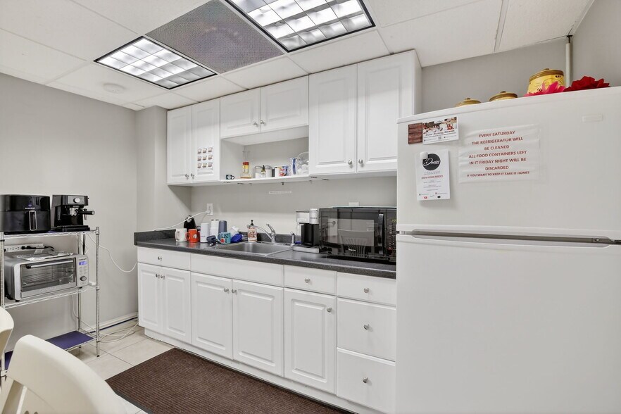 More Photos Of 100 SE 6th St, Fort Lauderdale Office For Lease