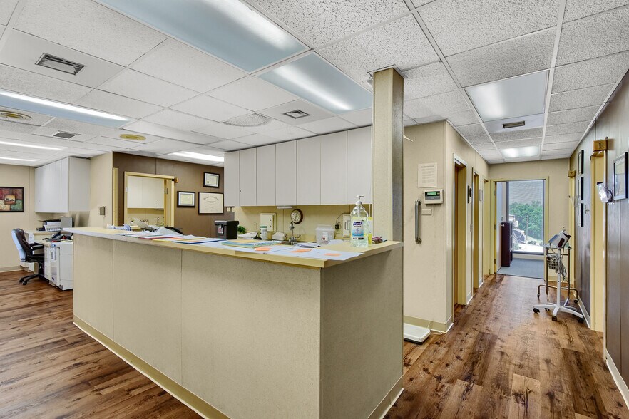 More Photos Of 425 N Highland Ave, Sherman Medical For Sale