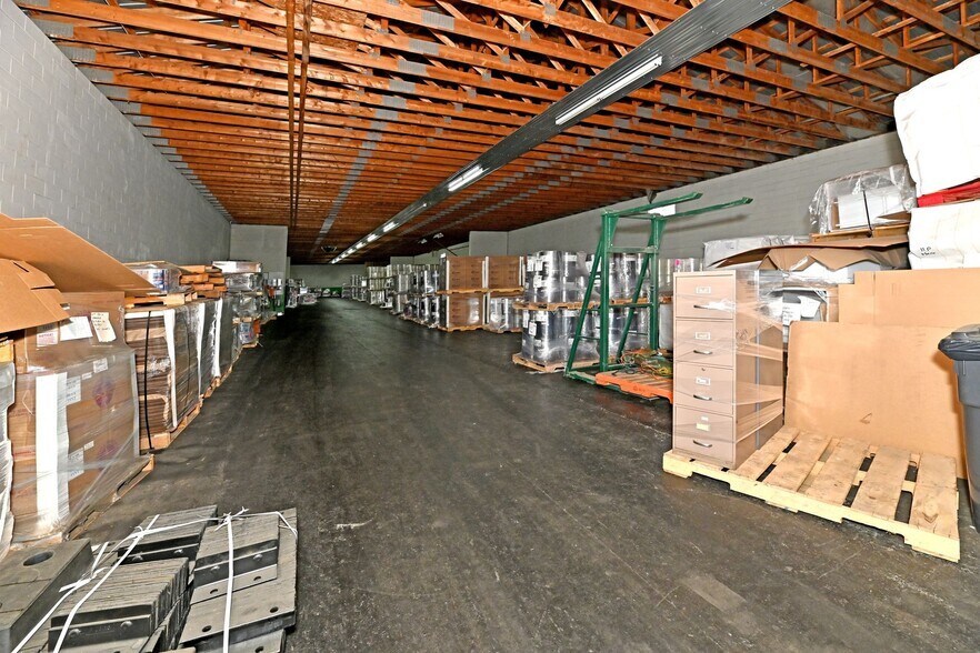 More Photos Of 115 Balmoral Av, Cornwall Service For Lease