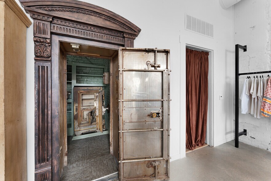 More Photos Of 110-112 S Bois D'arc St, Forney Storefront Retail Office For Sale