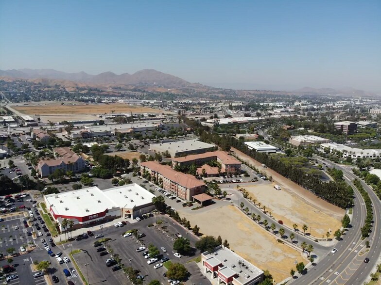 More Photos Of E Hospitality Ln, San Bernardino Land For Lease